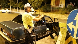 POLİSTEN KAÇAN SÜRÜCÜYE BİN 453 TL CEZA 