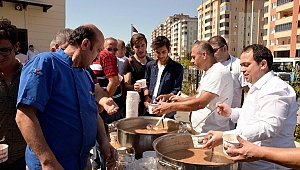 AKDO, İKİ AYRI NOKTA'DA AŞURE DAĞITTI