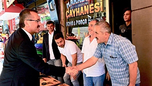 BAŞKAN GÜNGÖR ESNAFLA BULUŞTU! AŞURE İKRAM ETTİ