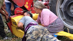 İZNE GELEN SÖZLEŞMELİ ER KOLUNU SLAJ MAKİNESİNE KAPTIRDI 