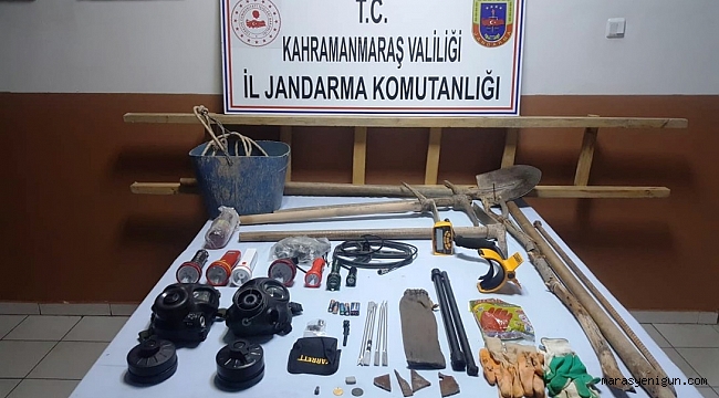 KAHRAMANMARAŞ'TA DEFİNE ARAYAN 5 KİŞİ YAKALANDI!
