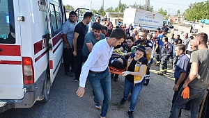 KAHRAMANMARAŞ'TA OTOMOBİL DUVARA ÇARPTI: 5 YARALI