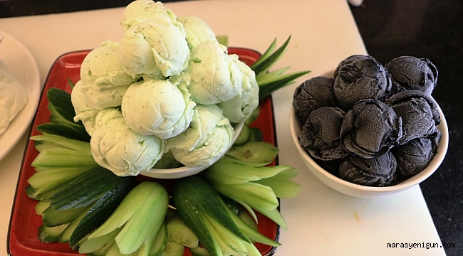 KAHRAMANMARAŞ’TA SALATALIKLI DONDURMA ÜRETİLDİ