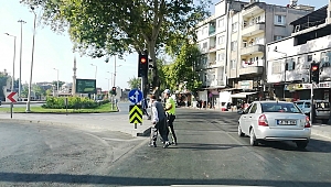 TRAFİK POLİSİNDEN ÖRNEK DAVRANIŞ