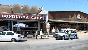 DONDURMA ALMAYA GİDERKEN KAMYON ÇARPTI!