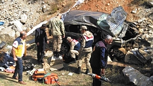 KAHRAMANMARAŞ'TA OTOMOBİL ŞARAMPOLE UÇTU: 1 ÖLÜ, 2 YARALI!