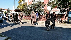 POMPALI TÜFEKLE RASTGELE ATEŞ AÇAN ŞAHIS POLİSİ ALARMA GEÇİRDİ!