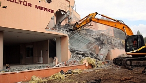 SABANCI KÜLTÜR MERKEZİ YIKILIYOR!