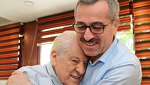 Cumhurbaşkanlığı Edebiyat Ödülü Pakdil’e