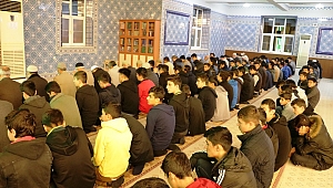 KAHRAMANMARAŞ’TA GENÇLER SABAH NAMAZINDA BULUŞTU