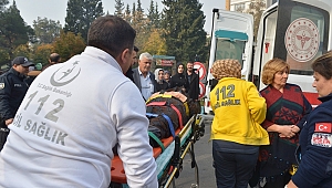 Otomobil Elektrikli Bisiklete Çarptı: 2 Yaralı