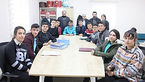Afşin'de Voleybol Sahası Bile Olmayan Okul, İlçe Birincisi Çıkardı