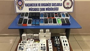 Seyyar Satıcıdan 90 Bin Liralık Kaçak Telefon Çıktı