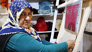 Tarihi Konakta İlmek İlmek Halı Dokuyorlar