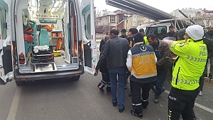 Üşüyen Kazazedenin Üstüne Pardösüsünü Örttü