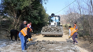 Büyükşehir’den Andırın Mahalle Yollarına Parke