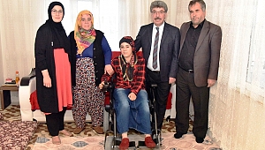 Engelli Genç Kız Akülü Tekerlekli Sandalyesine Kavuştu