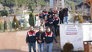İki İldeki Deaş Operasyonunda 3 Gözaltı      