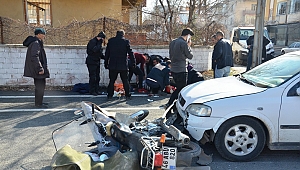 Otomobille Motosikletin Çarpıştığı Kaza Kamerada