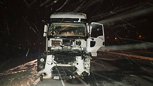 Gölbaşı İlçesinde İki Tır Çarpıştı: 2 Kişi Yaralandı