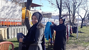 İhtiyaç Sahiplerine ‘Askıda Elbise’