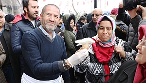 Kahramanmaraşlılar Kar Yağışını Dondurmayla Kutladı      