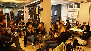 Yabancı Öğrenciler Türk Şarkılarıyla Coştu