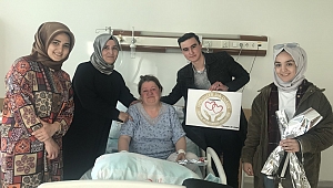 Gönüllüler Hastaları Ziyaret Ederek Moral Verdiler