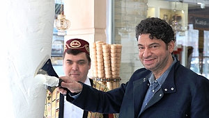Hakan Taşıyan Satırla Maraş Dondurması Kesti