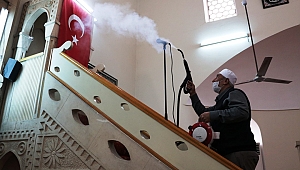 İmamlar Camilerini Dezenfekte Ediyor