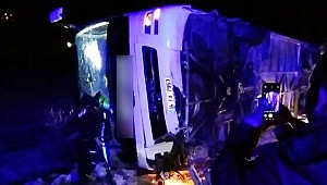 Kırşehir'de Yolcu Otobüsü Yan Yattı: 13 Yaralı