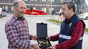 Nişanlanan Kızının Altınlarını Dolandırıcılara Kaptırmaktan Polis Kurtardı