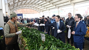 Pazarcı Esnafına Eldiven ve Maske