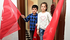 23 Nisan’ın Coşkusu Balkonlara Sığdı