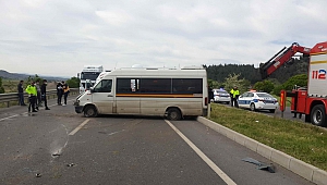İşçi Servisi Bariyerlere Çarptı: 4 Yaralı