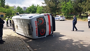 Kahramanmaraş'ta Ambulans İle Traktör Çarpıştı: 5 Yaralı