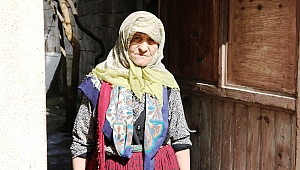 Kızılay’dan Yaşlı Kadına Yardım Eli