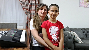 Piyano İle 23 Nisan Çocuk Marşı
