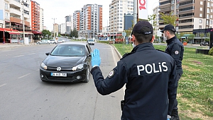 Polisten Sokağa Çıkma Kısıtlaması Denetimi