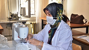 Elbistan'da Usta Öğreticilerle Öğretmenler 18 Bin Maske Üretti