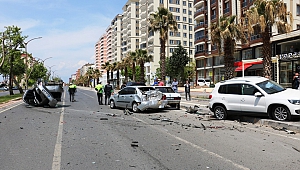 Hızını Alamayan Otomobil 5 Araca Çarptı: 1 Ağır 2 Yaralı
