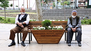Kahramanmaraş’ta Herkes Evde Yaşlılar Sokakta