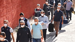 Fetö Şüphelisi 21 Polis Adliyeye Çıkarıldı