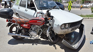 Motosiklet, Çarptığı Otomobile Ok Gibi Saplandı