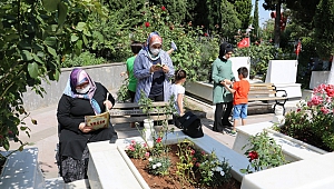 Şehit Çocukları Her Babalar Günü'nde Şehitliği Ziyaret Ediyor