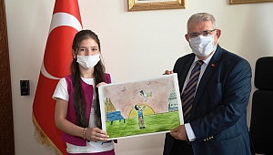 Başkan Mahçiçek, Yarışmada Kazananlara Hediyelerini Takdim Etti