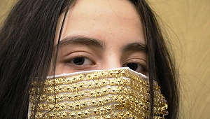 Gelinlere Altın İşlemeli Maske
