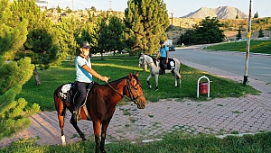 Kahramanmaraş’ta Atlı Zabıtalar Görevde