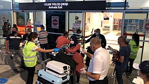 Yurt Dışından İlk Seferin Yolcularına Başkan Mahçiçek’ten Jest