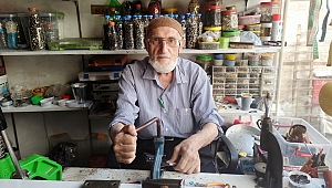 82 Yaşında Ekmeğinin Peşinde